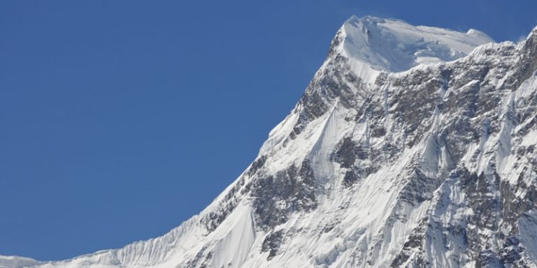 Pisang Peak 6091 M